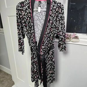 Bebe heart print robe size 1x